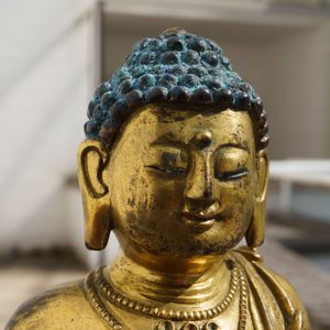 An inscribed Chinese gilt bronze figure of Buddha standing, Qianlong — 照片 43