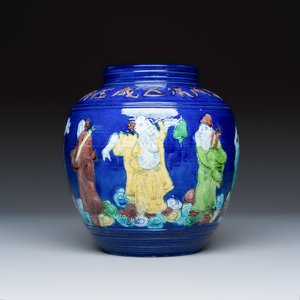 An inscribed Chinese polychrome-glazed blue-ground 'Eight Immortals' vase — foto 2