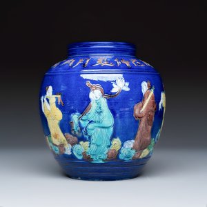 An inscribed Chinese polychrome-glazed blue-ground 'Eight Immortals' vase — foto 5