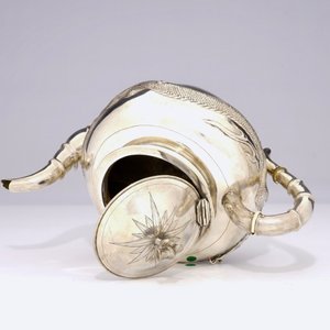 An inscribed Chinese silver teapot with dragon design, ca. 1936 — 照片 6