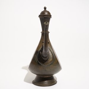 An inscribed Islamic bronze ewer, Qajar, Iran, 19th C. — photo 4