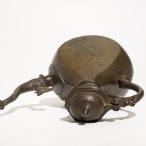An inscribed Islamic bronze ewer, Qajar, Iran, 19th C. — photo 6