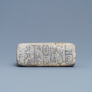 An inscribed Romanesque reliquary altar stone, France, 12th C. — 照片 3
