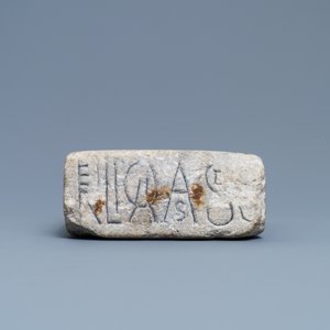 An inscribed Romanesque reliquary altar stone, France, 12th C. — 照片 5
