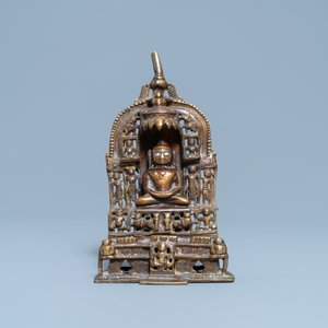 An inscribed silver- and brass-inlaid gilt bronze Jain shrine, India, 18/19th C. — 照片 2