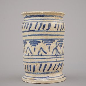 An intact Antwerp maiolica blue and white albarello, ca. 1600 — 照片 6