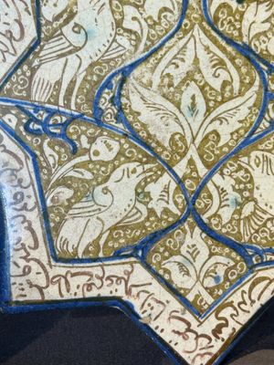 An intact Kashan lustre-glazed star tile, Persia, 13/14th C. — foto 4