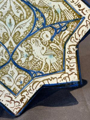 An intact Kashan lustre-glazed star tile, Persia, 13/14th C. — foto 5