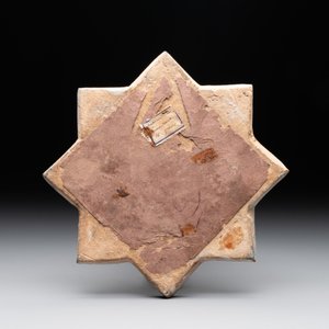 An intact Kashan lustre-glazed star tile, Persia, 13/14th C. — foto 2