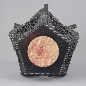 An intricately carved Chinese hardwood marble top vase stand, 19th C. — 照片 6