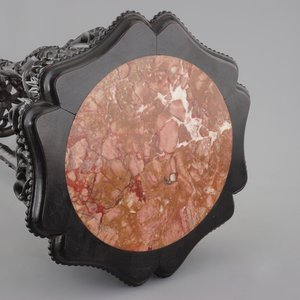 An intricately carved Chinese hardwood marble top vase stand, 19th C. — foto 1