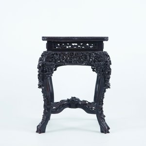 An intricately carved square Chinese wood stand with marble top, 19th C. — photo 3