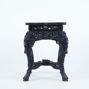 An intricately carved square Chinese wood stand with marble top, 19th C. — photo 4
