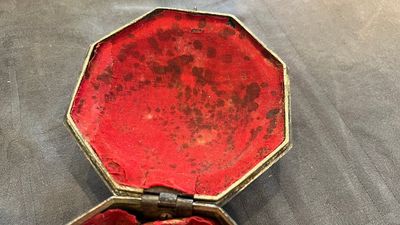 An Iranian octagonal parcel-gilt and silver inlaid box, 18/19th C. — 照片 8