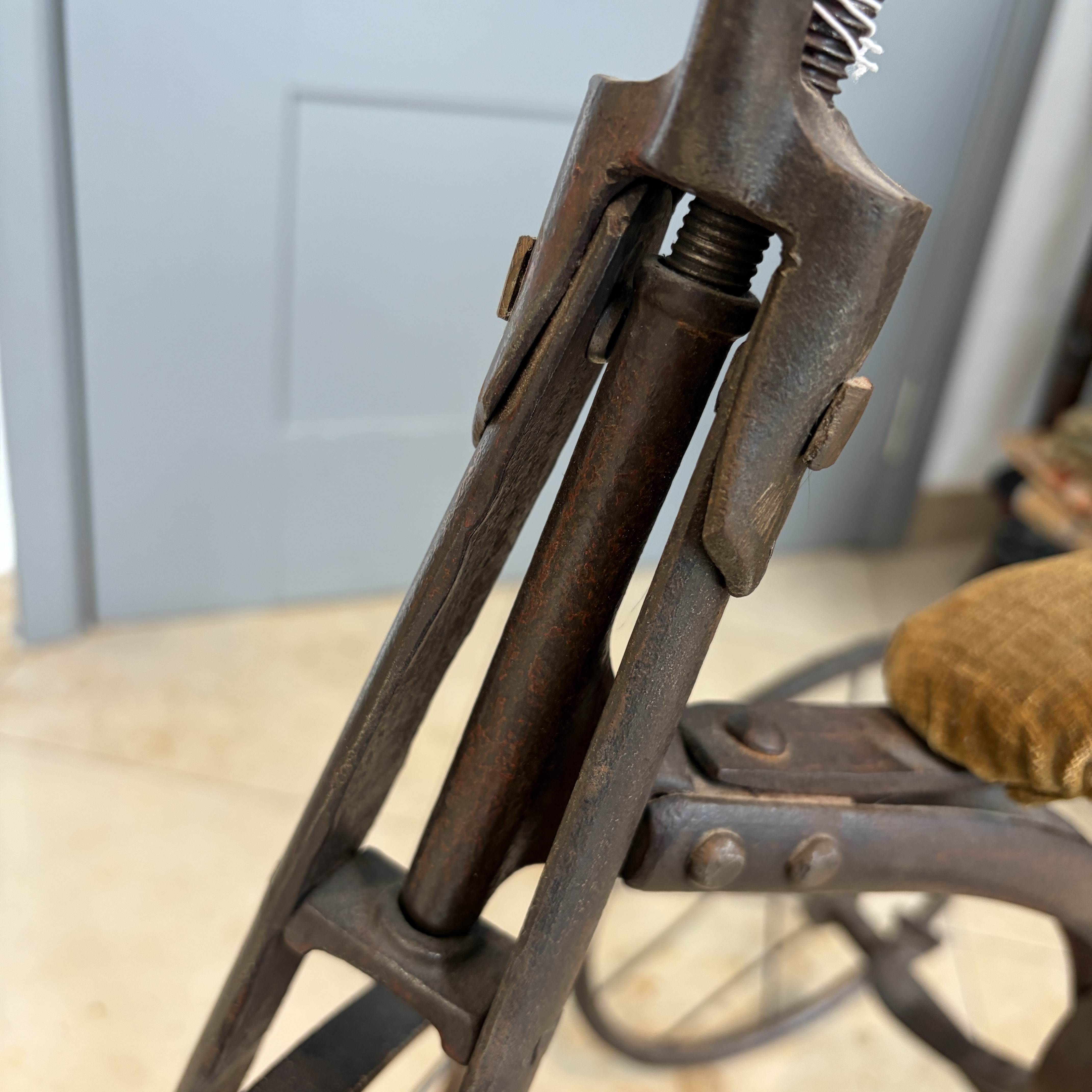 An iron child's tricycle or velocipede — 照片 5