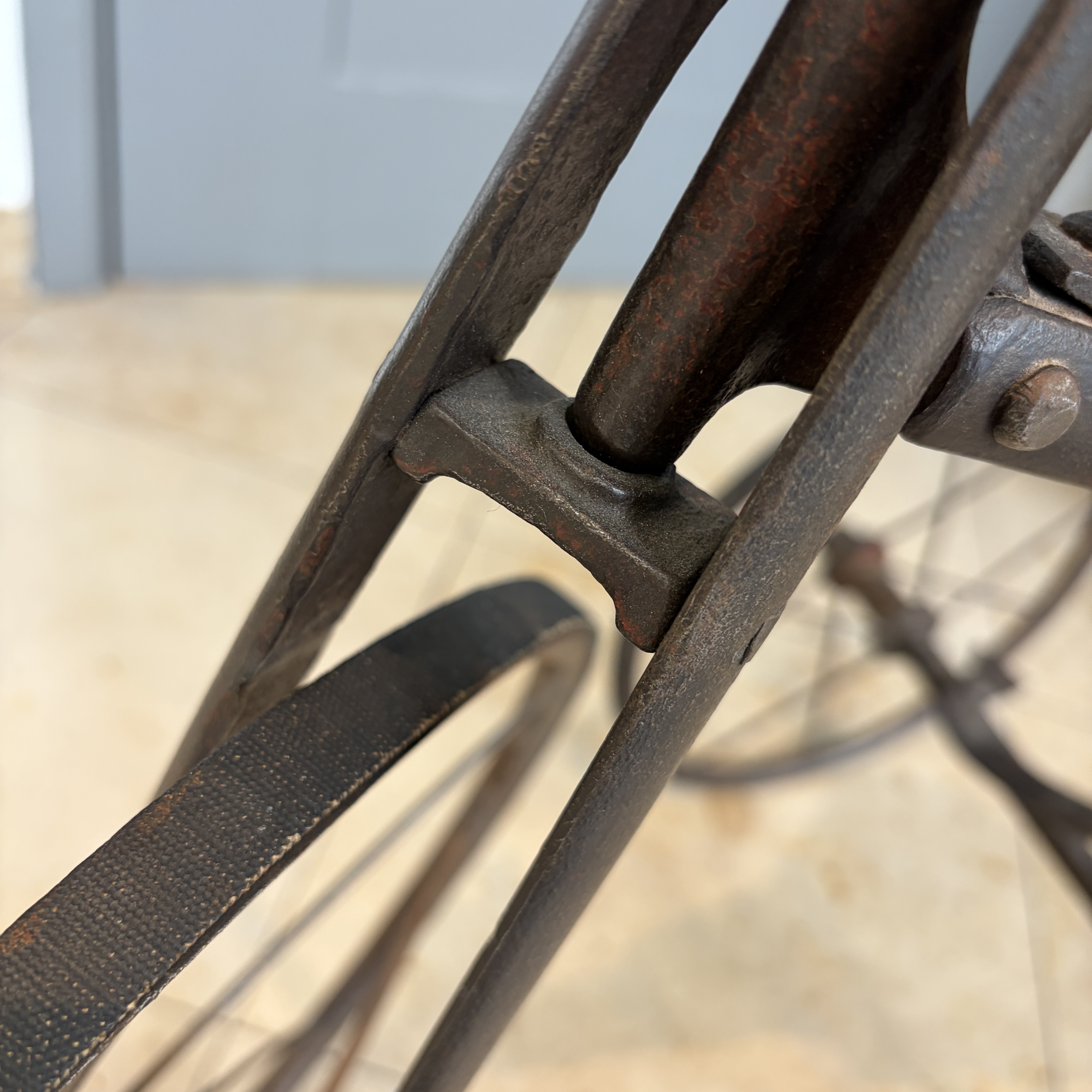 An iron child's tricycle or velocipede — 照片 6