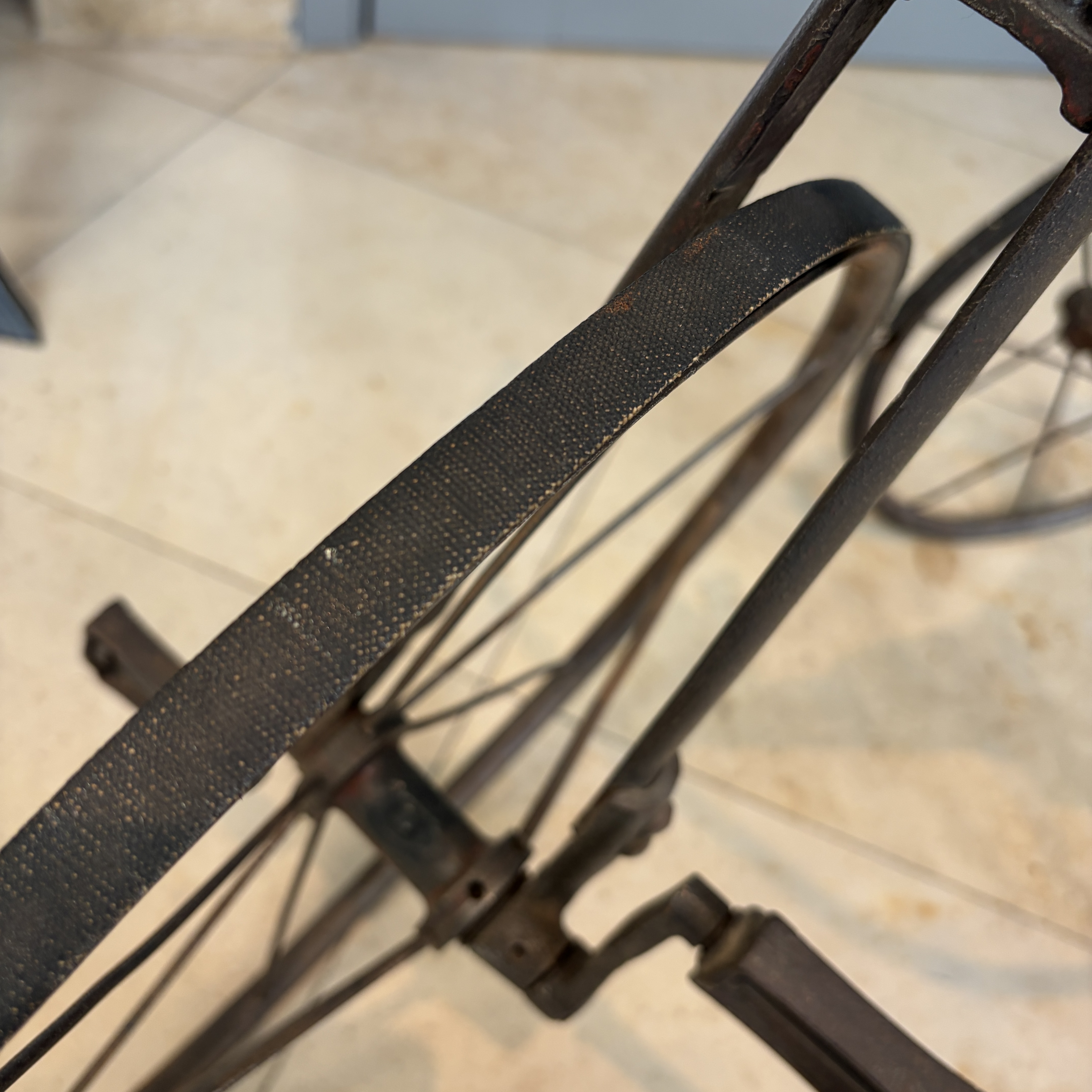 An iron child's tricycle or velocipede — 照片 7