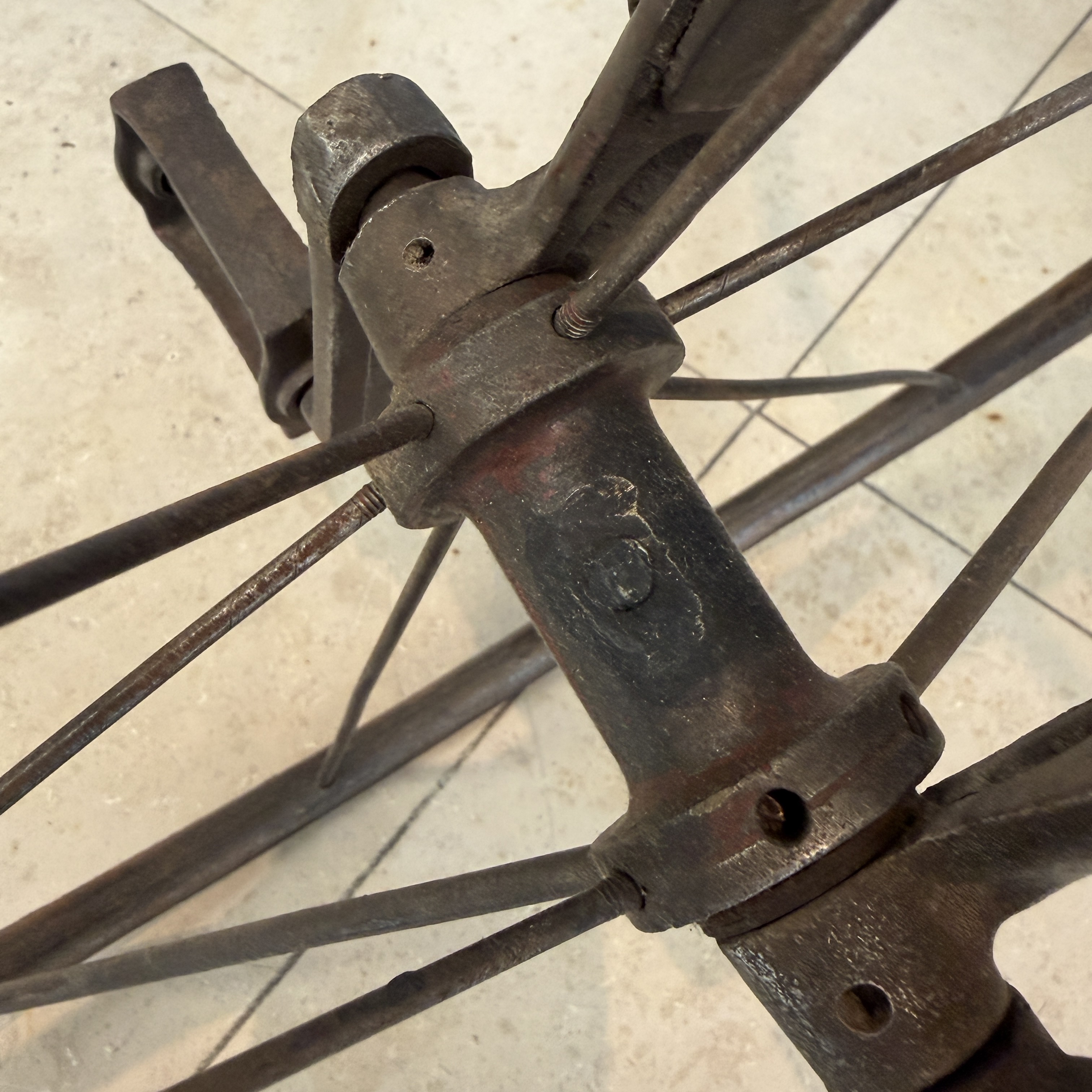 An iron child's tricycle or velocipede — 照片 10