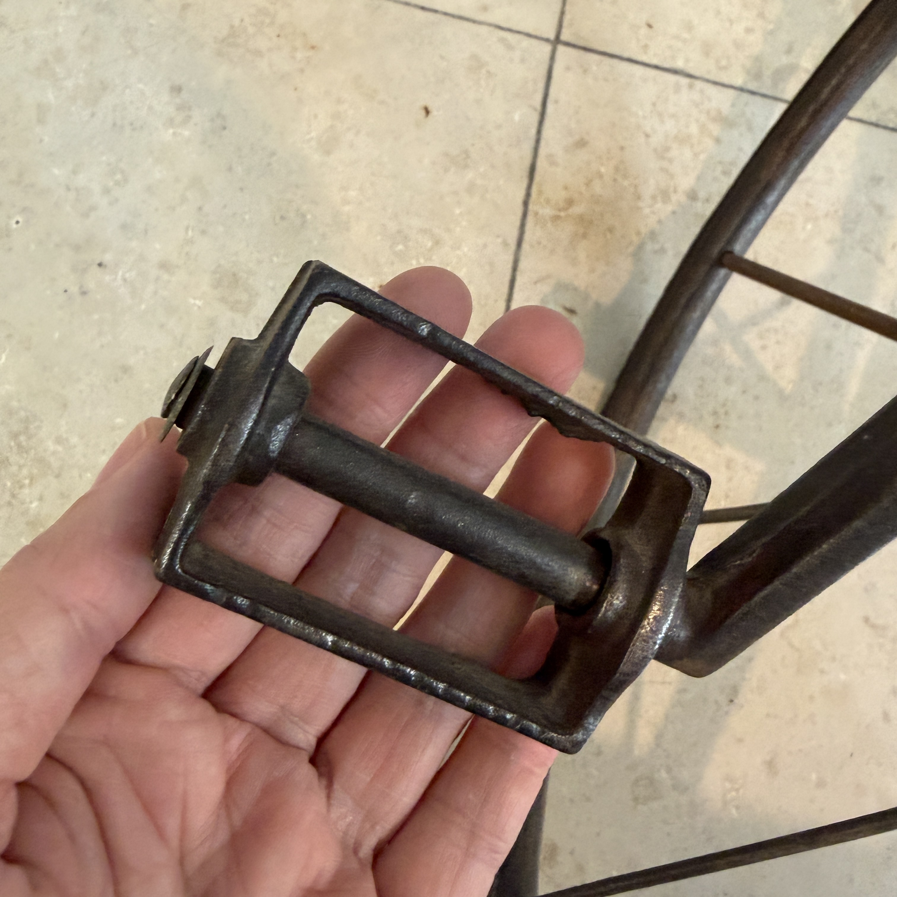 An iron child's tricycle or velocipede — 照片 13