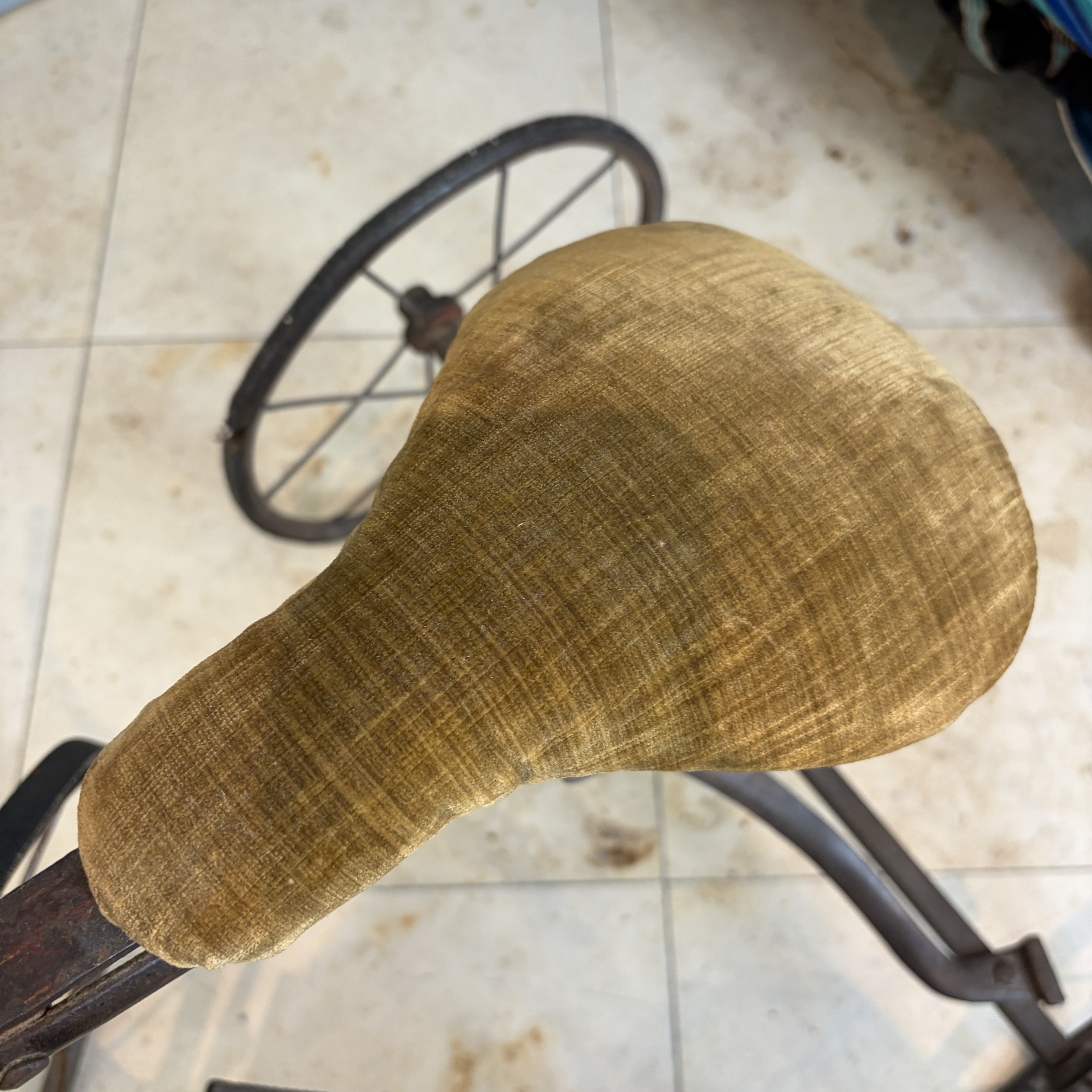 An iron child's tricycle or velocipede — 照片 16