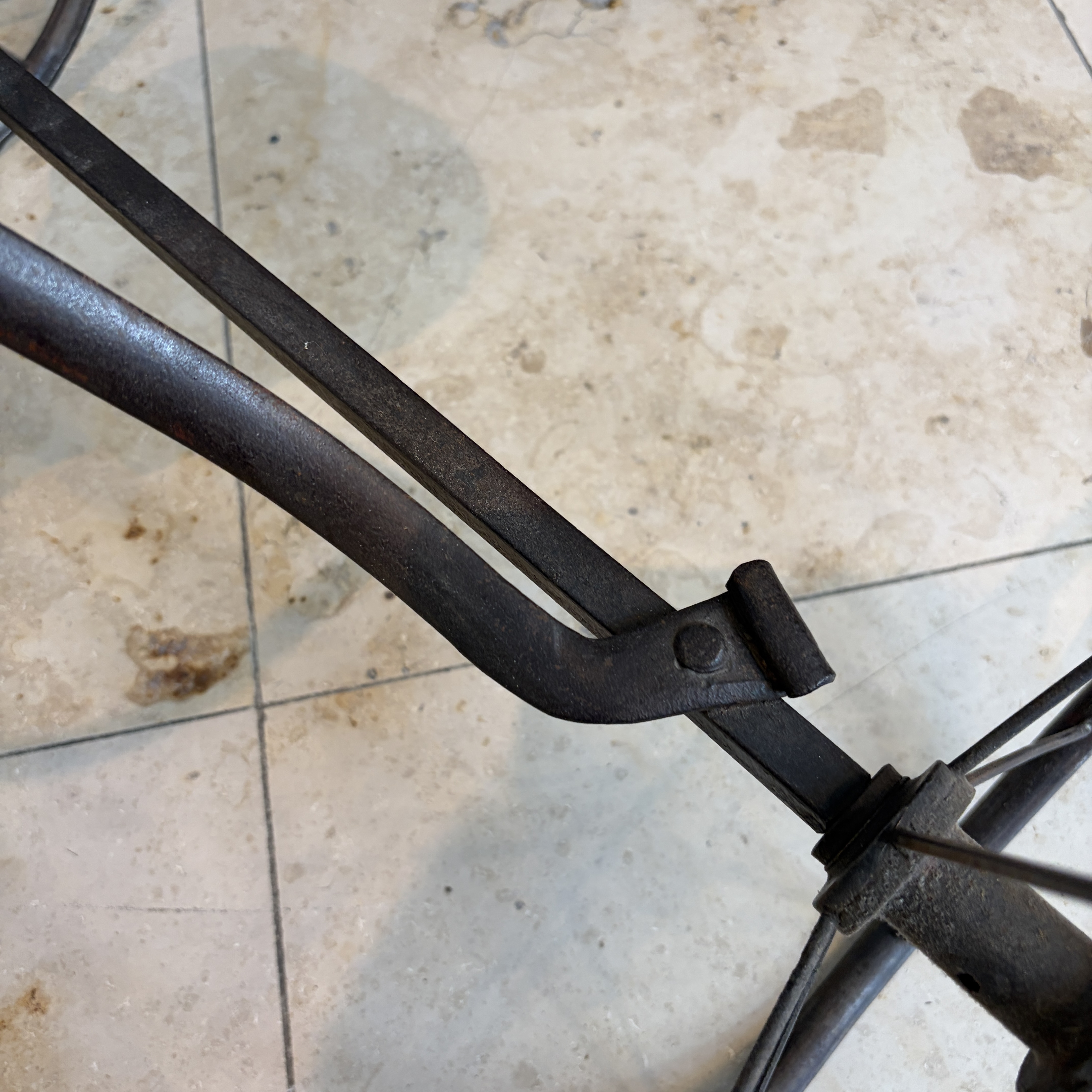 An iron child's tricycle or velocipede — 照片 18
