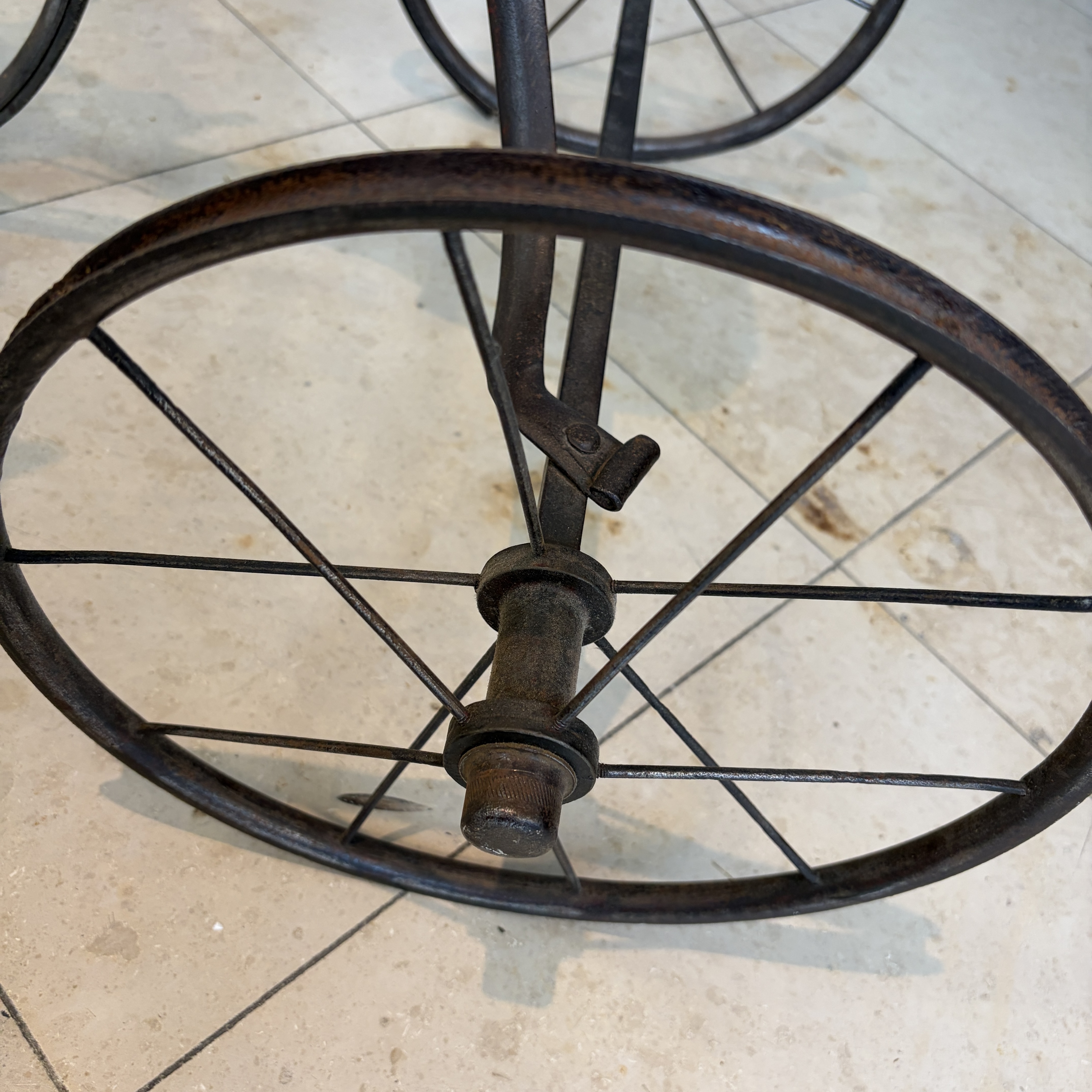 An iron child's tricycle or velocipede — 照片 20