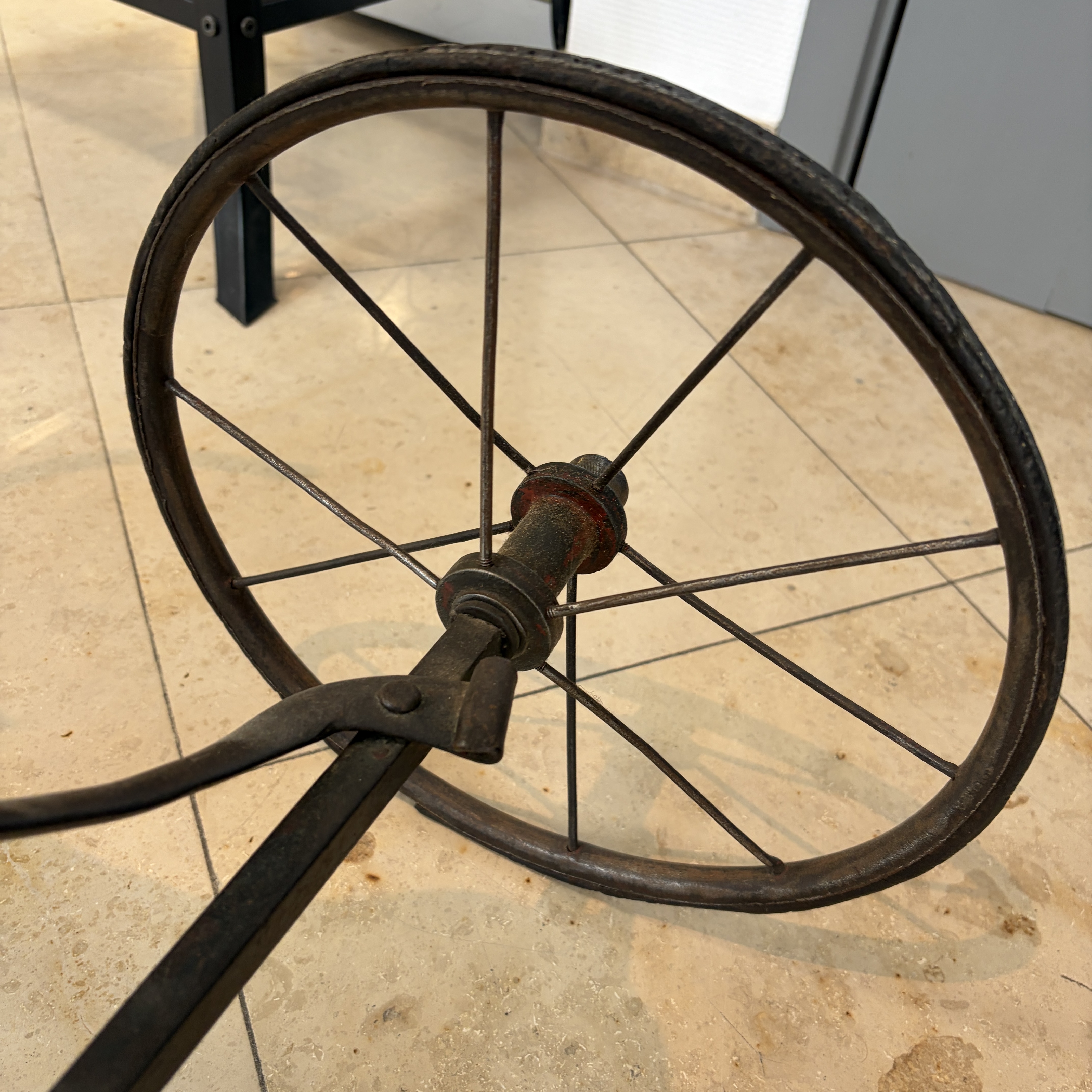 An iron child's tricycle or velocipede — 照片 21