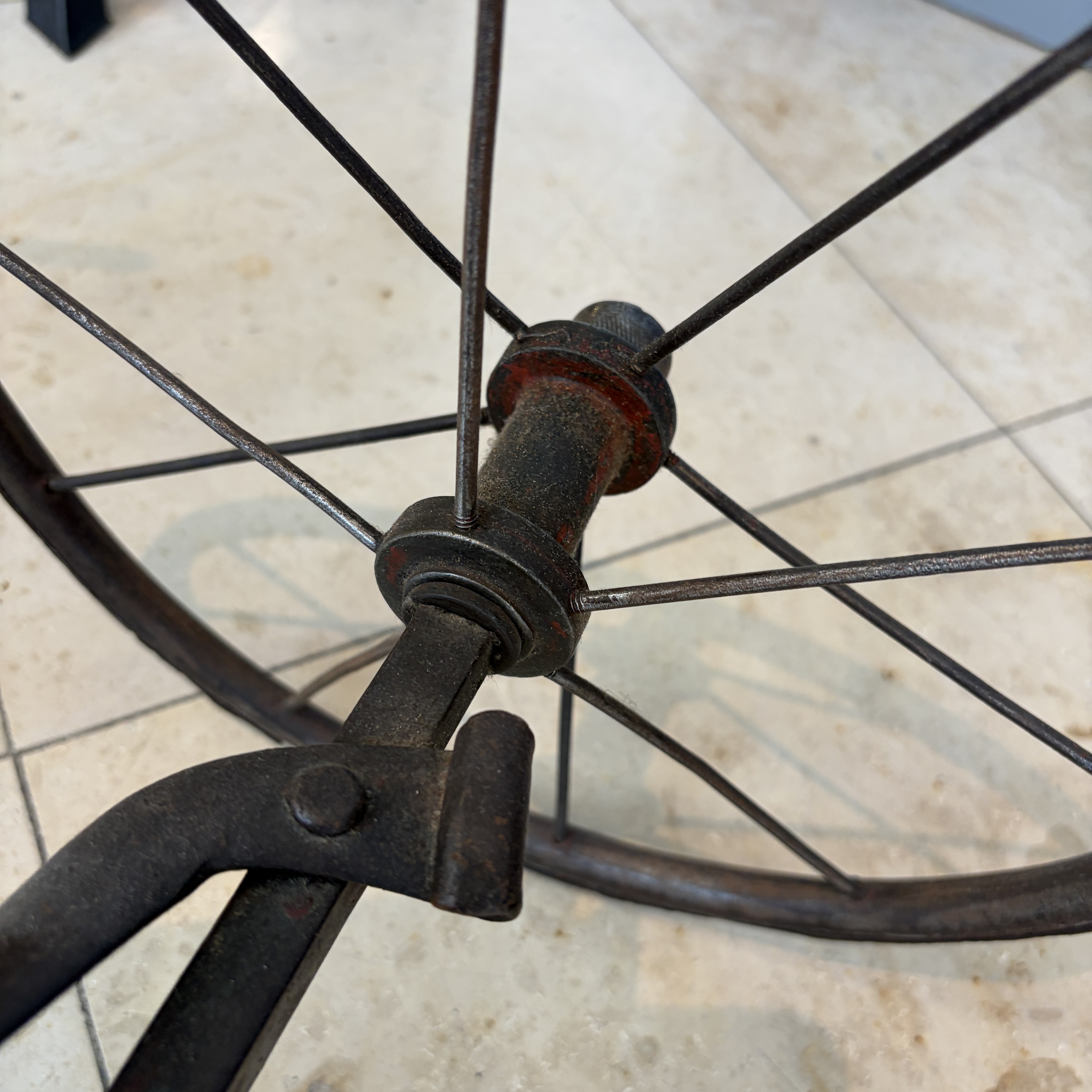 An iron child's tricycle or velocipede — 照片 22