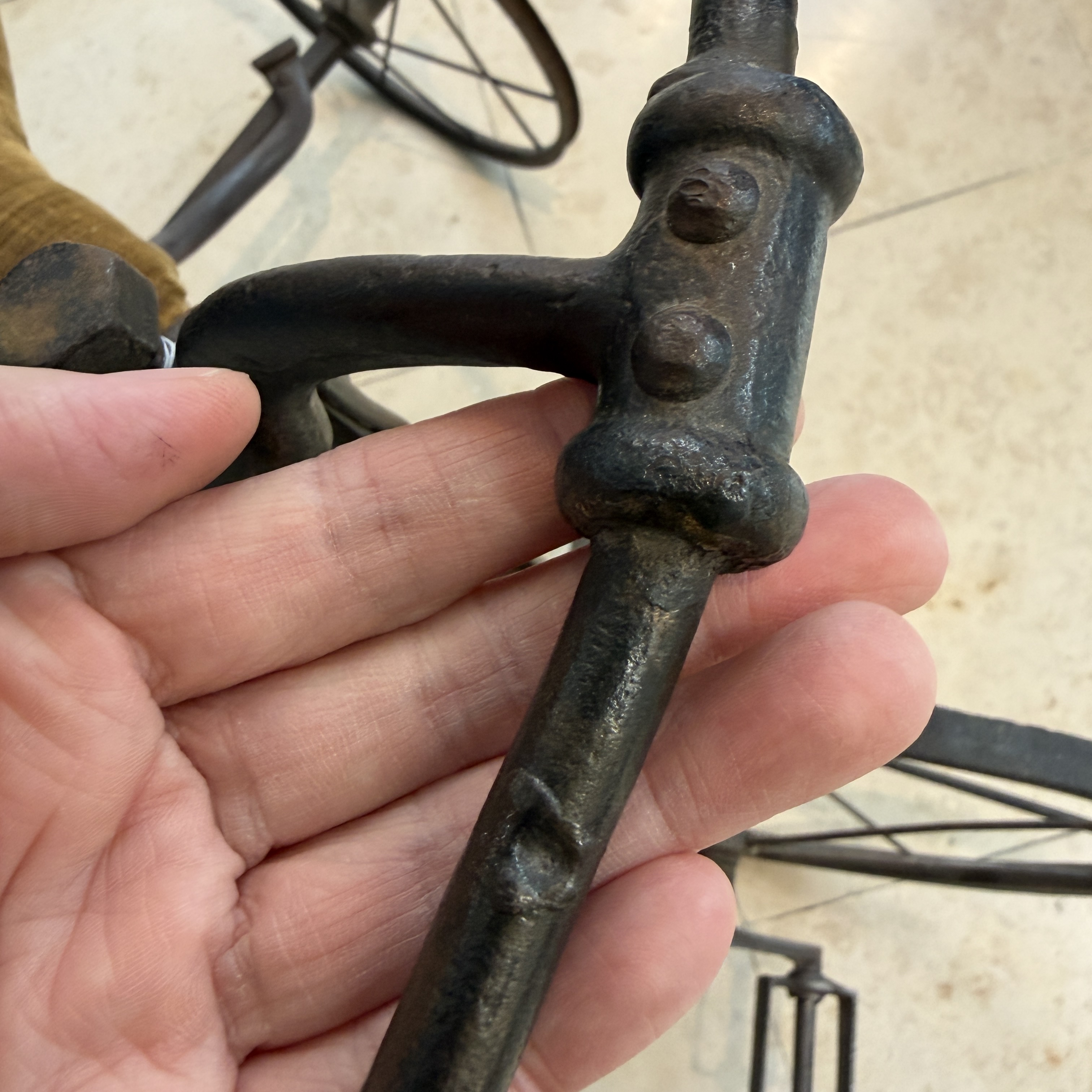 An iron child's tricycle or velocipede — 照片 25