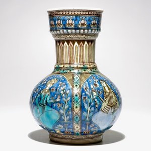 An Islamic Qajar pottery bottle-shaped vase, Iran, 19th C. — 照片 1