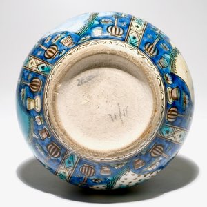 An Islamic Qajar pottery bottle-shaped vase, Iran, 19th C. — 照片 5
