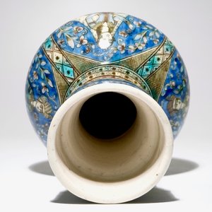 An Islamic Qajar pottery bottle-shaped vase, Iran, 19th C. — 照片 6