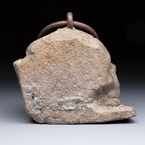 An Italian carved Serena stone 'Memento Mori' in the form of a skull with a wrought-iron suspension ring, probably Tuscany, 17th C. — 照片 5