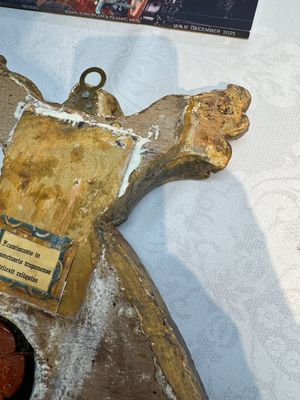 An Italian carved wood and coral- and turquoise-decorated reliquary containing a relic ex cineribus of Saint Teresa of Jesus, early 20th C. — photo 14