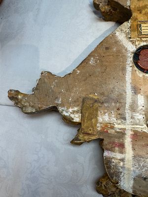 An Italian carved wood and coral- and turquoise-decorated reliquary containing a relic ex cineribus of Saint Teresa of Jesus, early 20th C. — photo 16