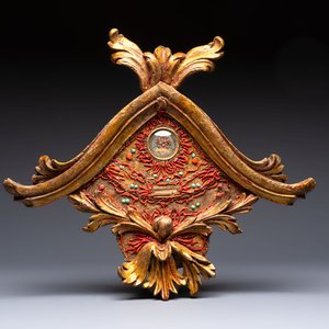 An Italian carved wood and coral- and turquoise-decorated reliquary containing a relic ex cineribus of Saint Teresa of Jesus, early 20th C. — photo 1