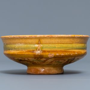 An Italian earthenware sgraffiato tazza with woman's portrait, prob. Ferrara, 15/16th C. — photo 3