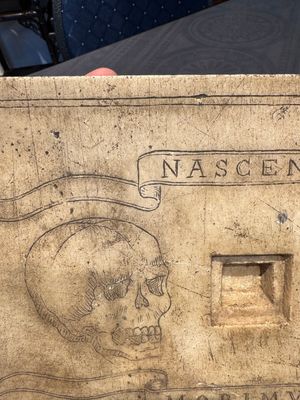 An Italian ecclesiastical marble altar plaque with 'Memento Mori' engraving, 19th C. — photo 3