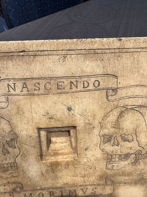 An Italian ecclesiastical marble altar plaque with 'Memento Mori' engraving, 19th C. — photo 4
