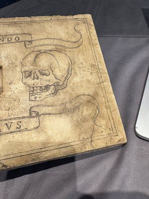 An Italian ecclesiastical marble altar plaque with 'Memento Mori' engraving, 19th C. — photo 6