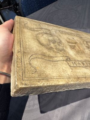 An Italian ecclesiastical marble altar plaque with 'Memento Mori' engraving, 19th C. — photo 8