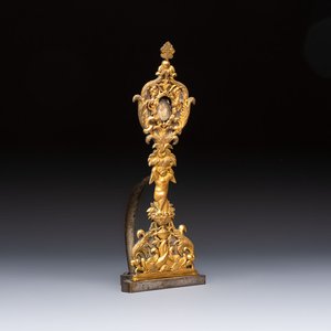 An Italian gilt-bronze reliquary with openworked decoration, 18th C. — 照片 1