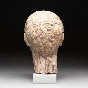 An Italian Grand Tour marble sculpture of a man's head in Roman style, probably after a bust of Caesar, 19th C. — photo 4