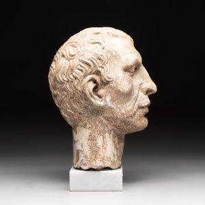 An Italian Grand Tour marble sculpture of a man's head in Roman style, probably after a bust of Caesar, 19th C. — photo 5
