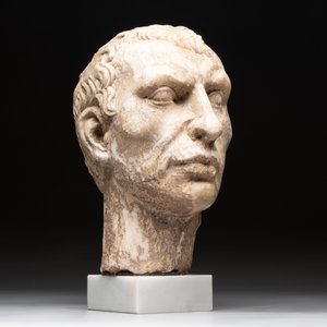 An Italian Grand Tour marble sculpture of a man's head in Roman style, probably after a bust of Caesar, 19th C. — photo 6
