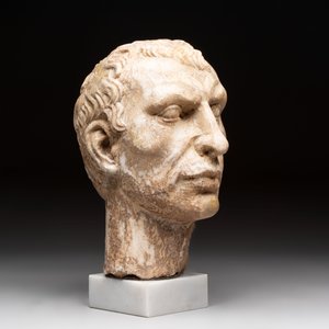 An Italian Grand Tour marble sculpture of a man's head in Roman style, probably after a bust of Caesar, 19th C. — photo 7