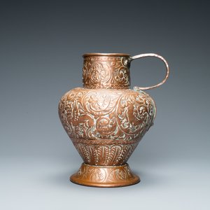 An Italian hammered copper Barberini armorial ewer, 17th C. — photo 3