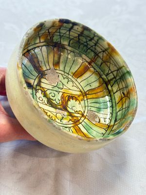 An Italian incised slipware footed bowl, 16/17th C. — photo 2