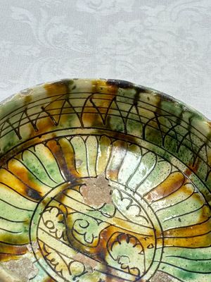An Italian incised slipware footed bowl, 16/17th C. — photo 4