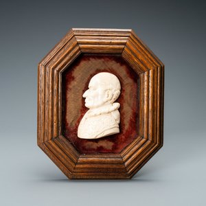 An Italian ivory profile bust of a pope, Rome, 19th C. — photo 1